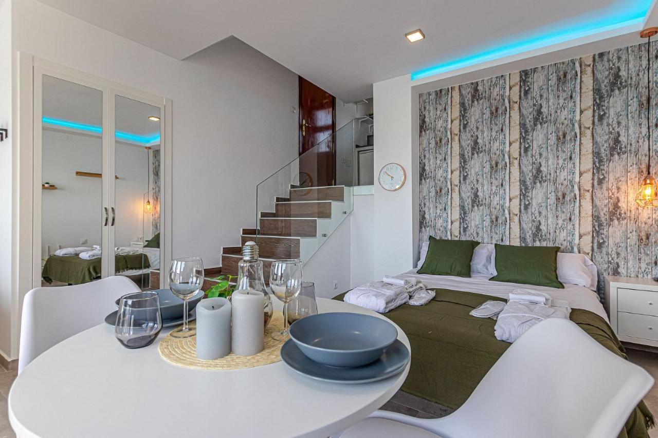 Beachfront With Spectacular Views And Swimming Pool ベナルマデナ エクステリア 写真