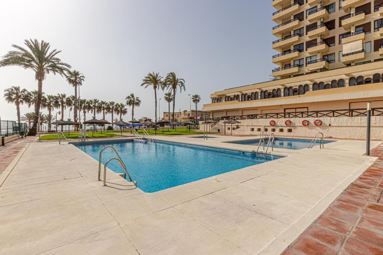 Beachfront With Spectacular Views And Swimming Pool ベナルマデナ エクステリア 写真