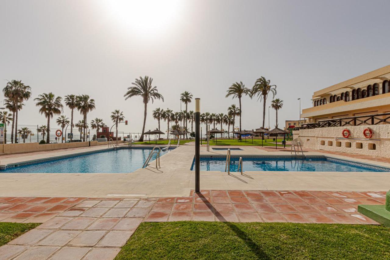 Beachfront With Spectacular Views And Swimming Pool ベナルマデナ エクステリア 写真